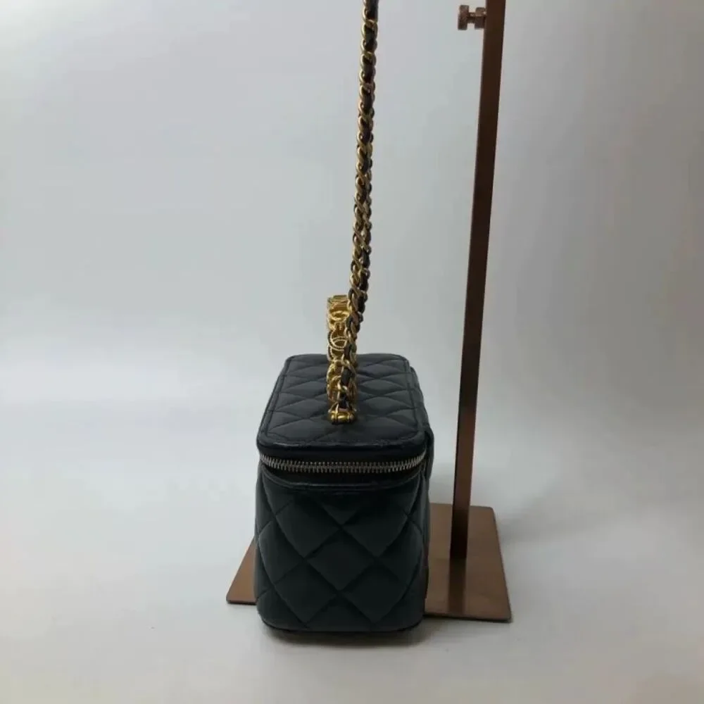 CHANEL brand color